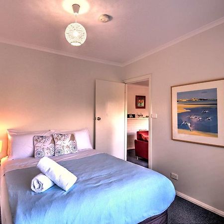 Cove Beach Apartment 1 Coles Bay Esterno foto